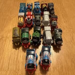 Thomas The Train & Friends Minis Micro Trains LOT OF 17 Train Toy Figures